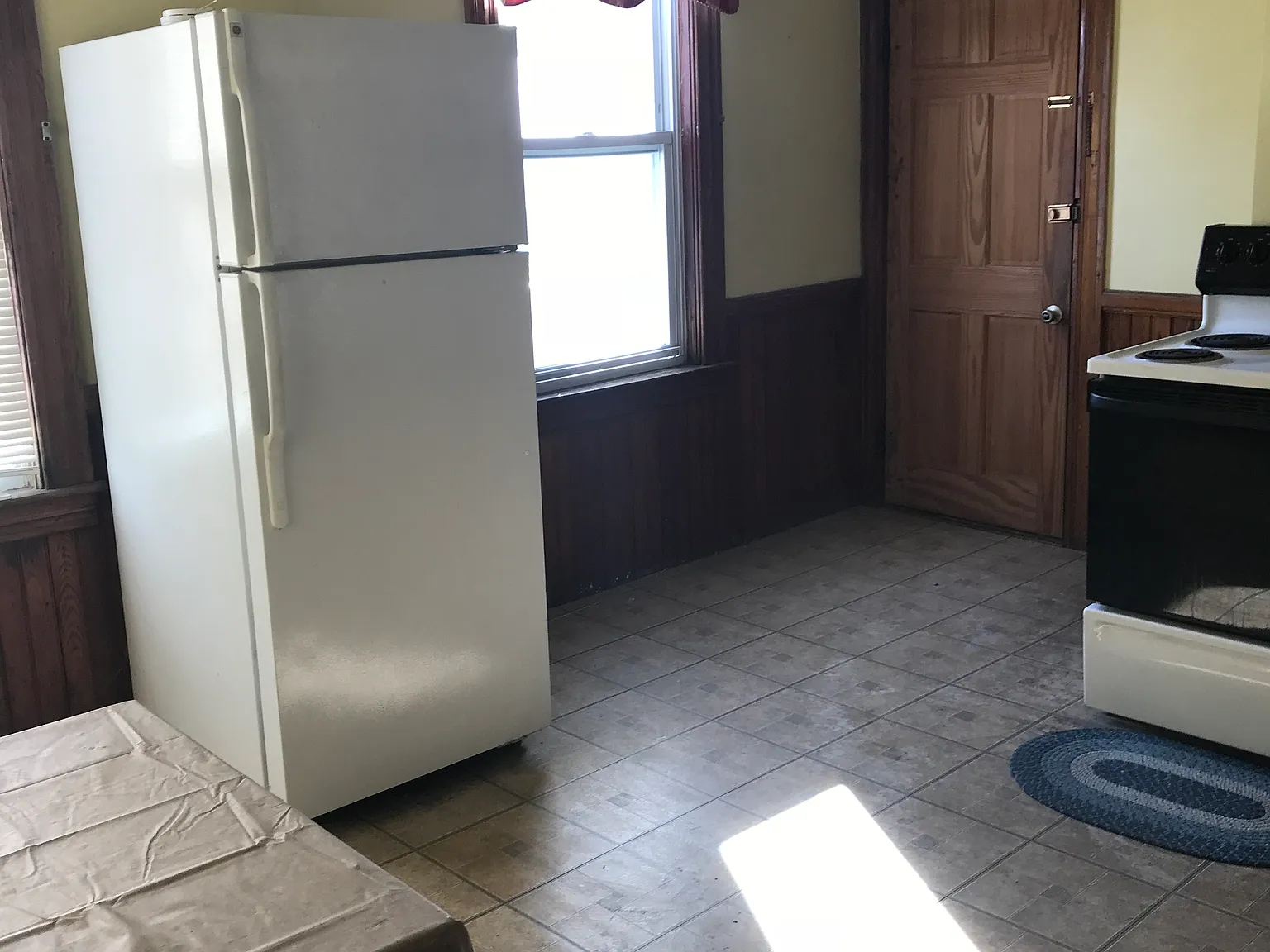 3 bed, 950 sqft, $1,850 — Photo 3