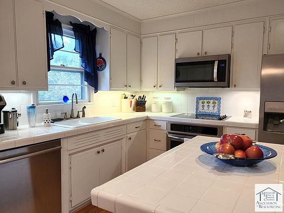 4th image of 274 Laurel Dr