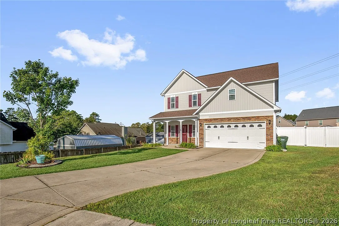 4 bed, 2.5 bath, 2050 sqft, $2,200 — Photo 2