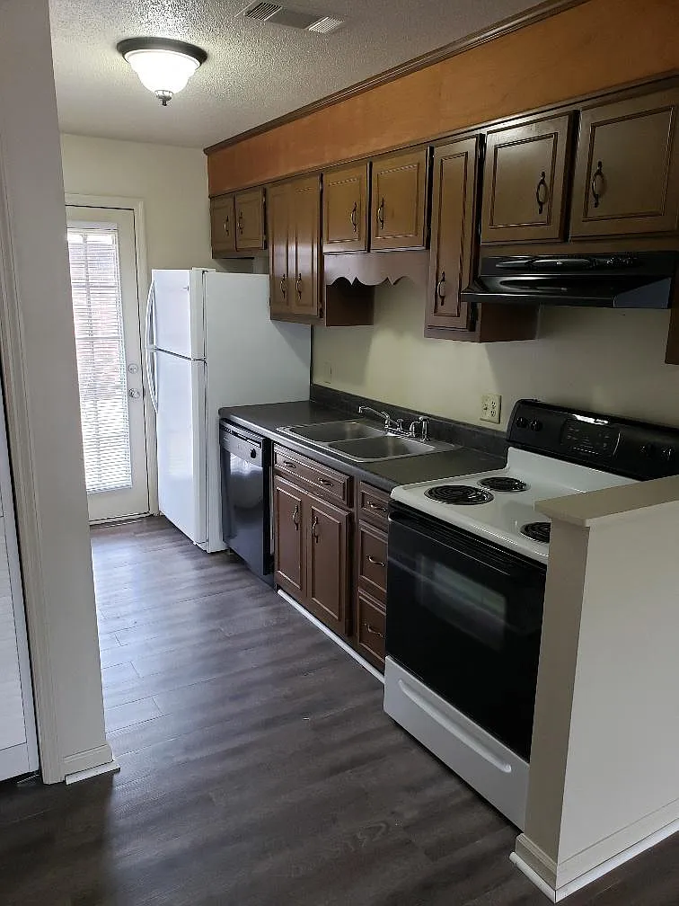 2 bed, 1200 sqft, $1,000 — Photo 4