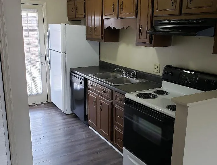 230 Lanier Dr #215 — Photo 7