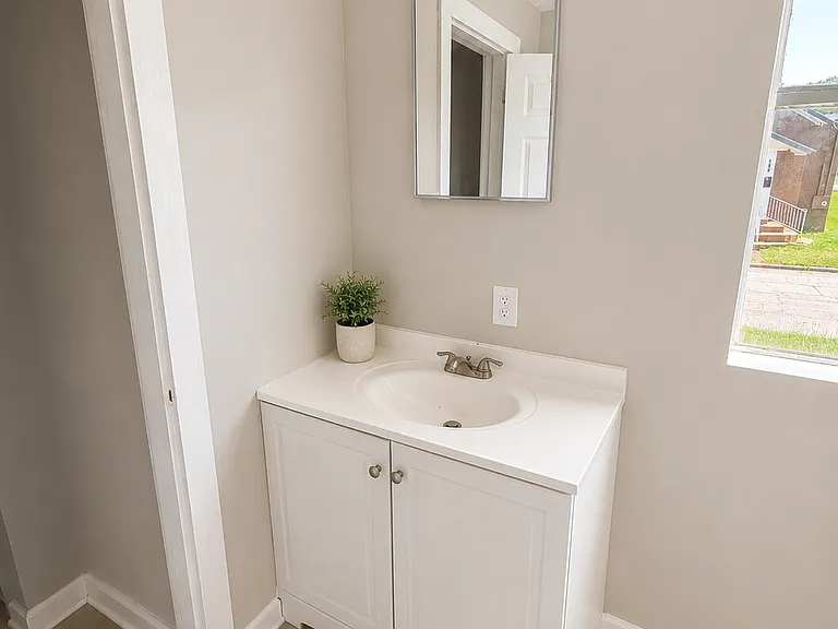 401 Carver Dr — Photo 5