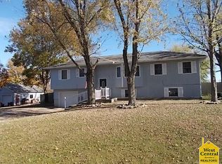 6351 McVey Rd, Sedalia, MO 65301