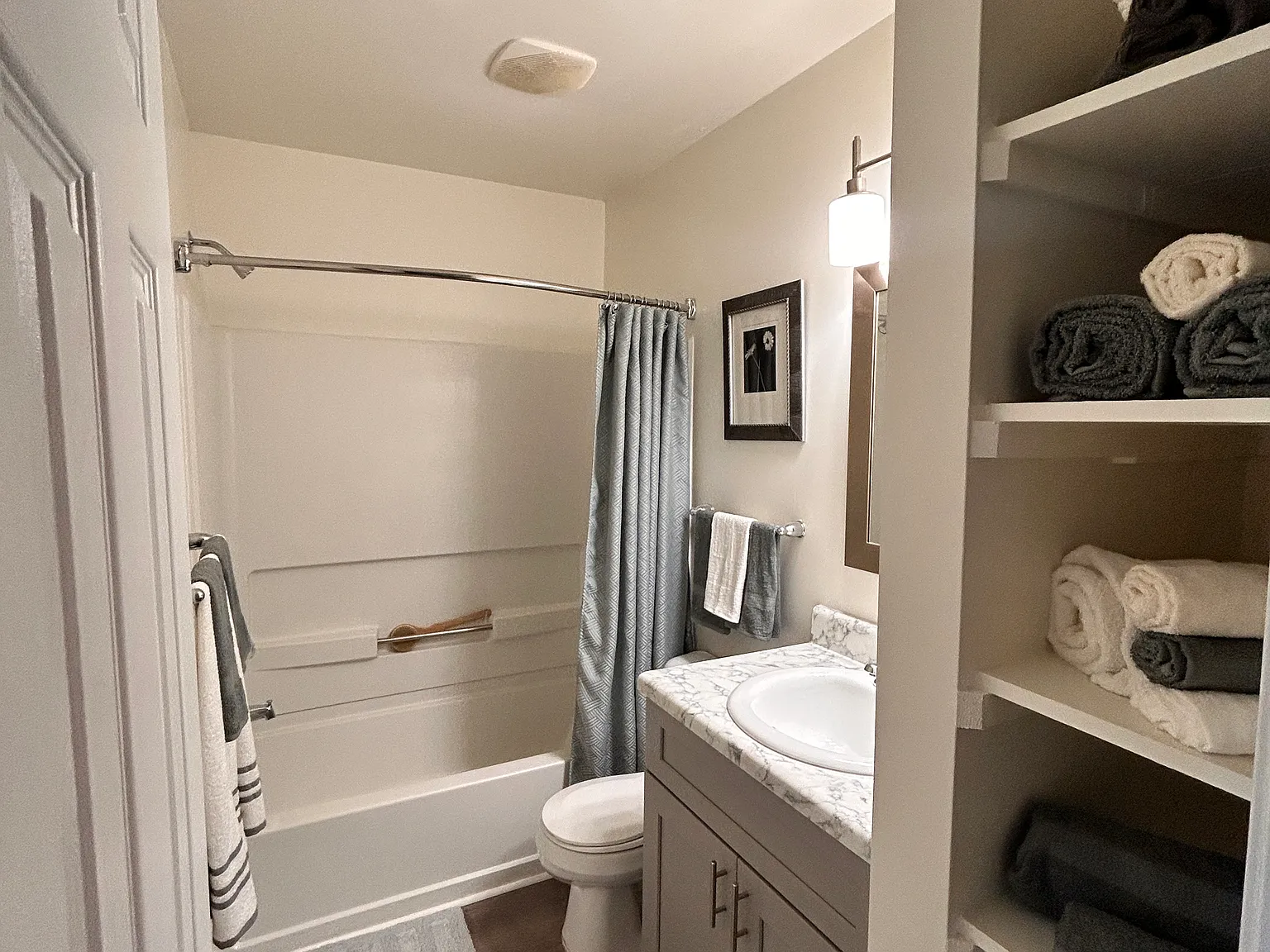 2 bed, 2.5 bath, 1181 sqft, $1,615 — Photo 4