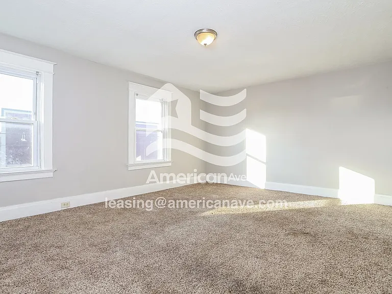 655812_009_wm_-_main_bedroom_13136661.jpg