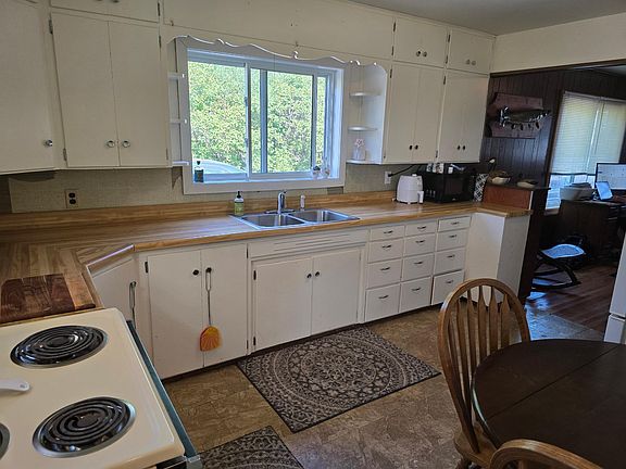 4th image of 305 E Hill Dr