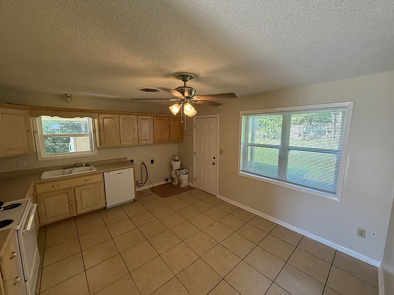 1402 Kimberly Dr — Photo 15