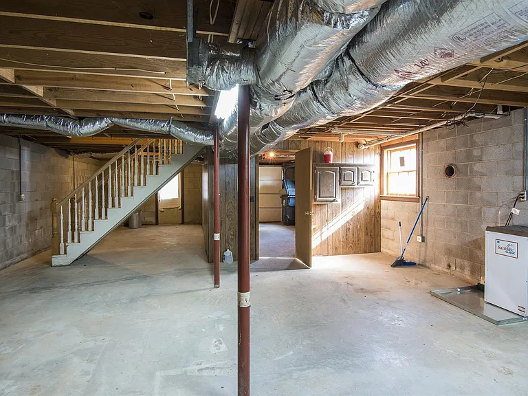 1499 Fairview Blvd — Photo 10