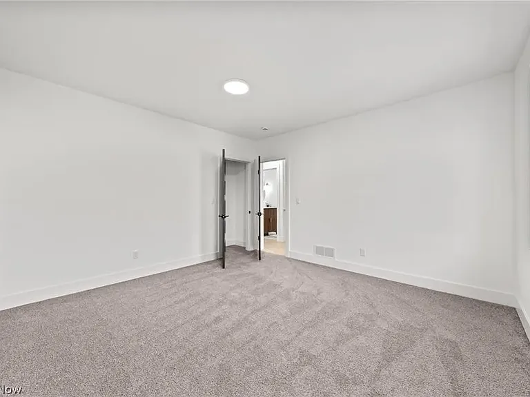 1422 W 77th St — Photo 24