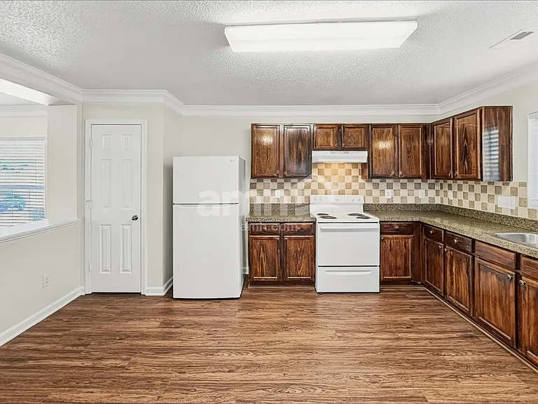 417 Magna Dr — Photo 3
