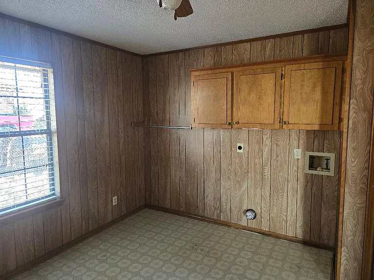 1483 S Waco St — Photo 11