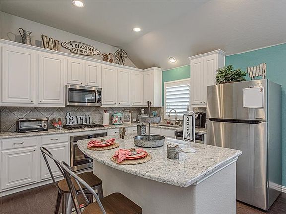 2nd image of 912 Water Garden Cir