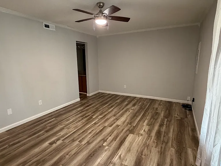 410 Abbotsleigh Ct — Photo 10