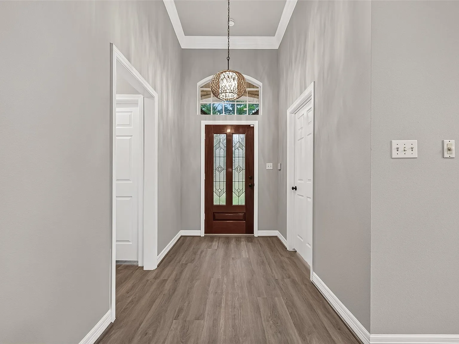 3 bed, 2.0 bath, 2261 sqft, $2,349 — Photo 4