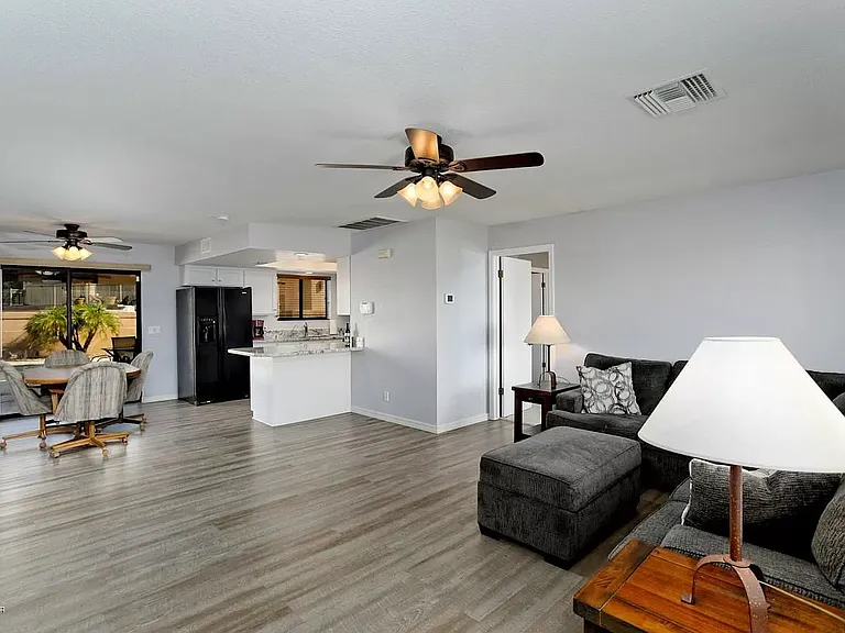 2557 Sunkentree Dr — Photo 8