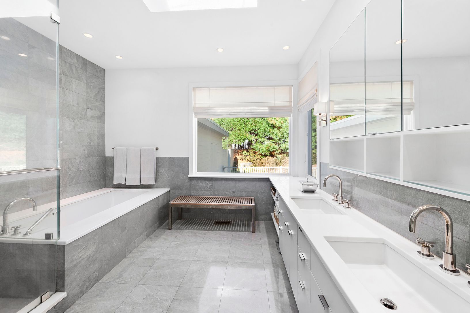  MASTER BATH WITH SEPARATE TUB AND SHOWER