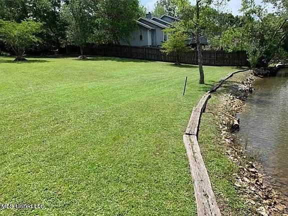 3rd image of 1820 Seacrest Dr