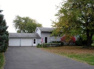 210 McMurtry Dr, Henderson, IL 61439
