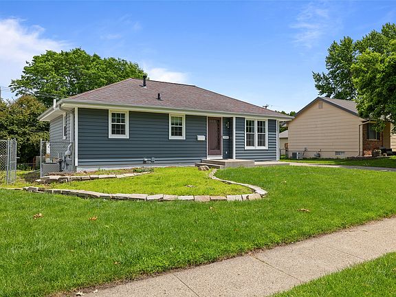 3rd image of 605 SE Trilein Dr