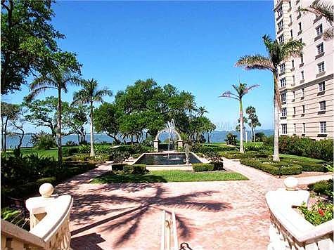 5th image of 1301 N Tamiami Trl APT 509