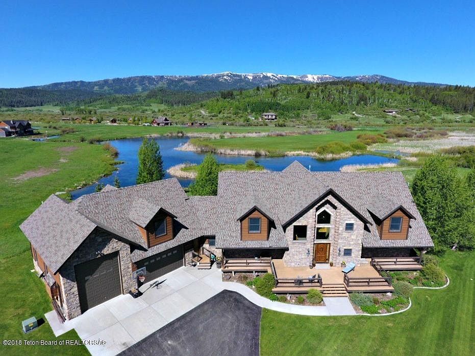 1st image of 250 Willow Lake Dr
