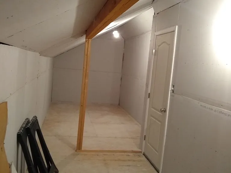 Extra storage 200 sqft area (6.5 - 8ft by 31.5 ft) included for $900.00 per month.