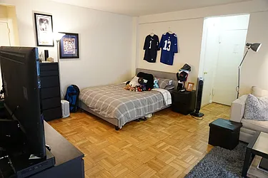 Rented by Manhattan Apartment Organization