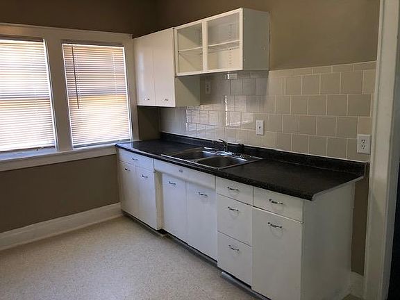 2nd image of 2302 W Capitol Dr