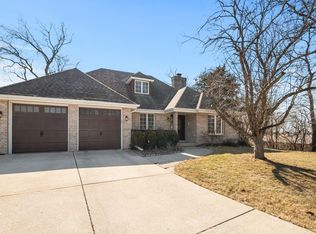 1385 Oak Ridge Ct, Willow Springs, IL 60480