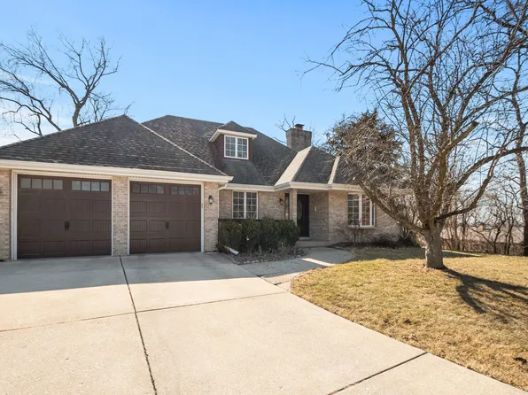 1385 Oak Ridge Ct, Willow Springs, IL 60480