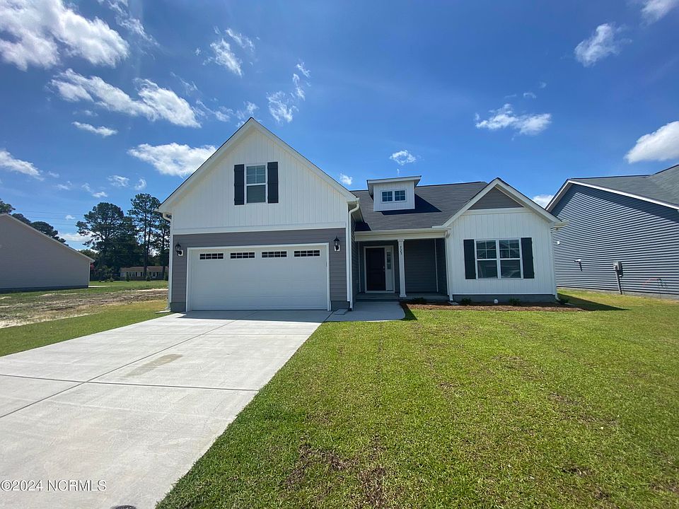 1st image of 725 Oleander Drive
