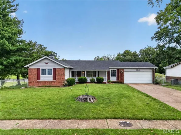 3040 Churchill Dr, Florissant, MO 63033