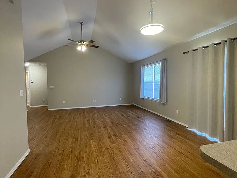 4442 W Normal St — Photo 5