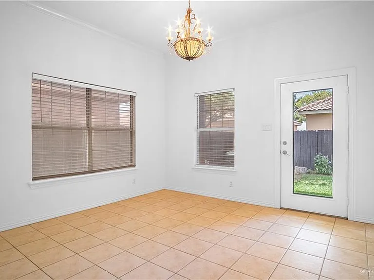3316 Zoe Ave — Photo 9