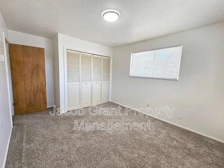 2134 Saint Clair Rd — Photo 6