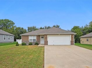 302 E Olive St, Raymore, MO 64083