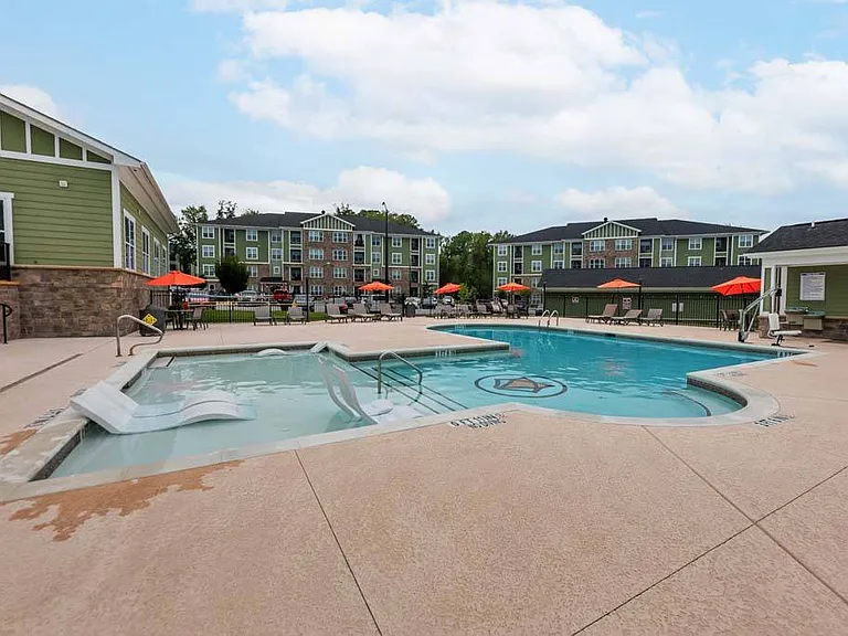Foxwood Apartments — Photo 9