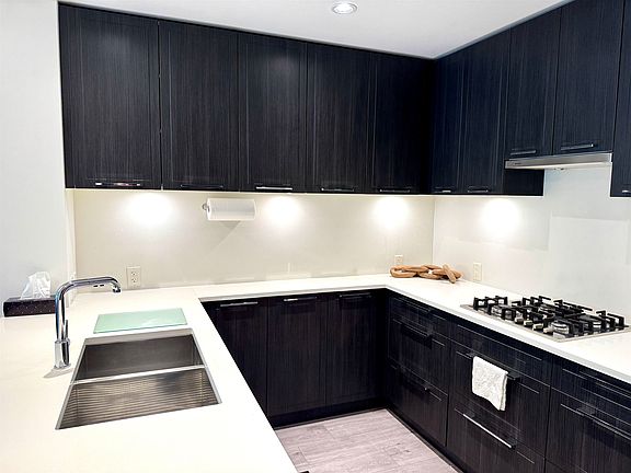 3rd image of 6633 Cambie St #106