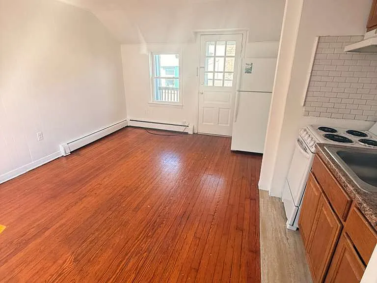 212 Central Ave — Photo 5