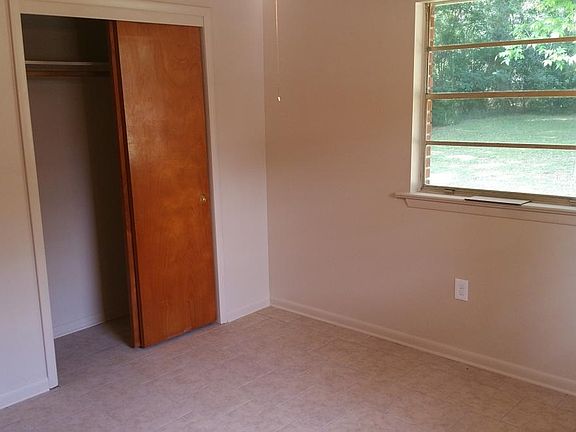 5th image of 704 Cypress St