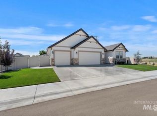 9076 W Teratai Ct, Star, ID 83669