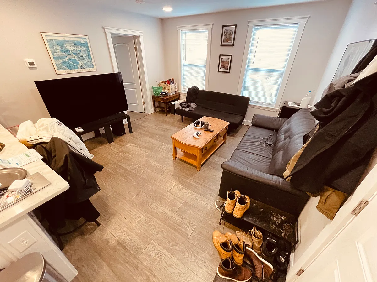 Building Photo - 54 Brooks St #1L