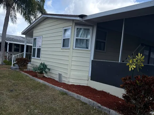 6122 Palm Breezes Dr, Lake Worth, FL 33462