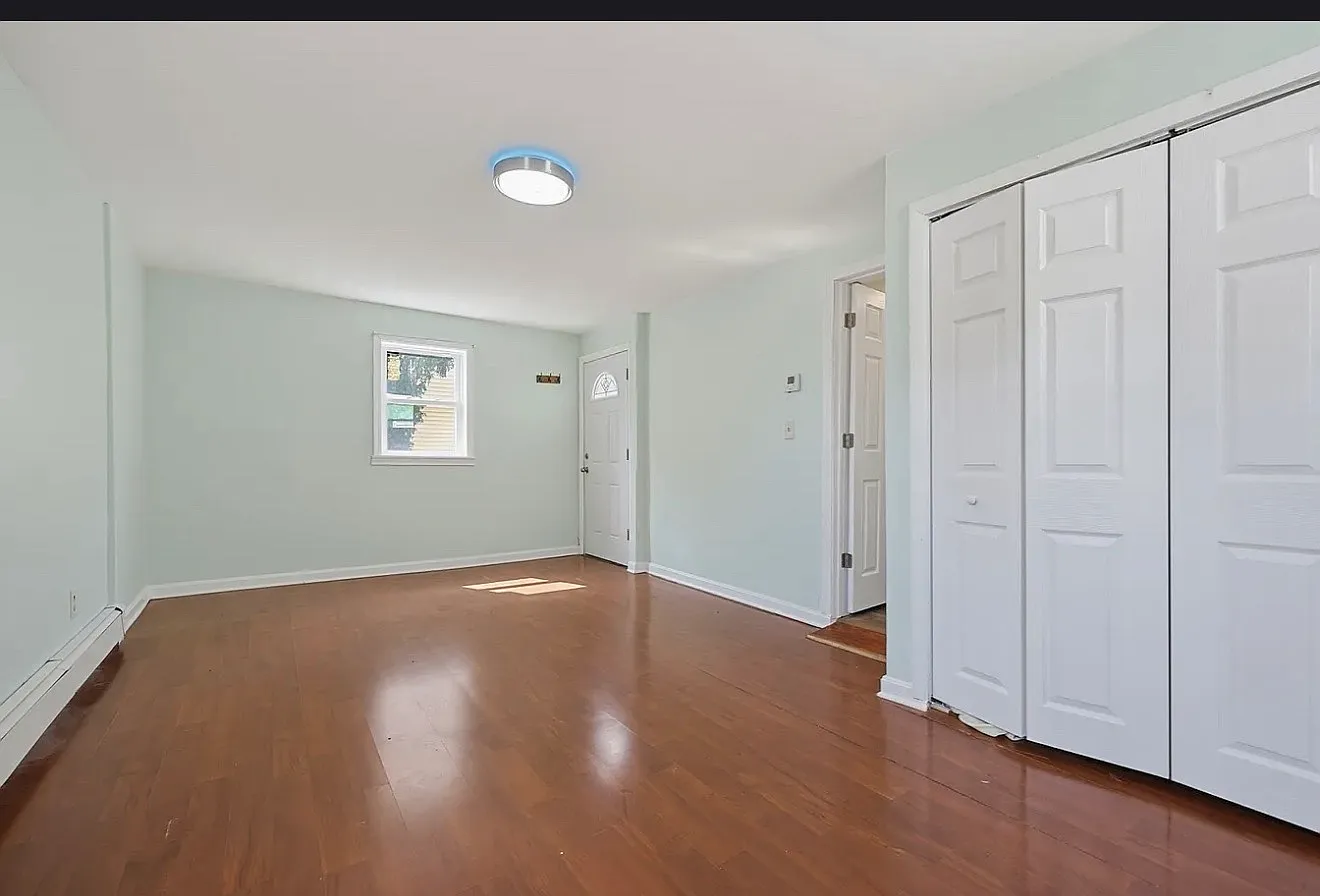 404 Bryant St — Photo 2