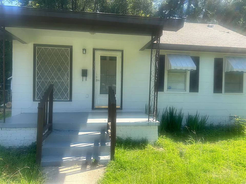 274 Redwood Ave