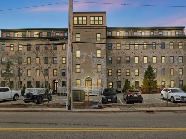 426 Mount Hope St Unit 211, North Attleboro, MA 02760