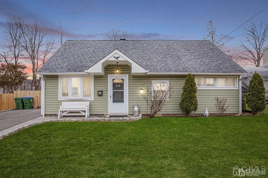 44 Ashley Rd photo 1
