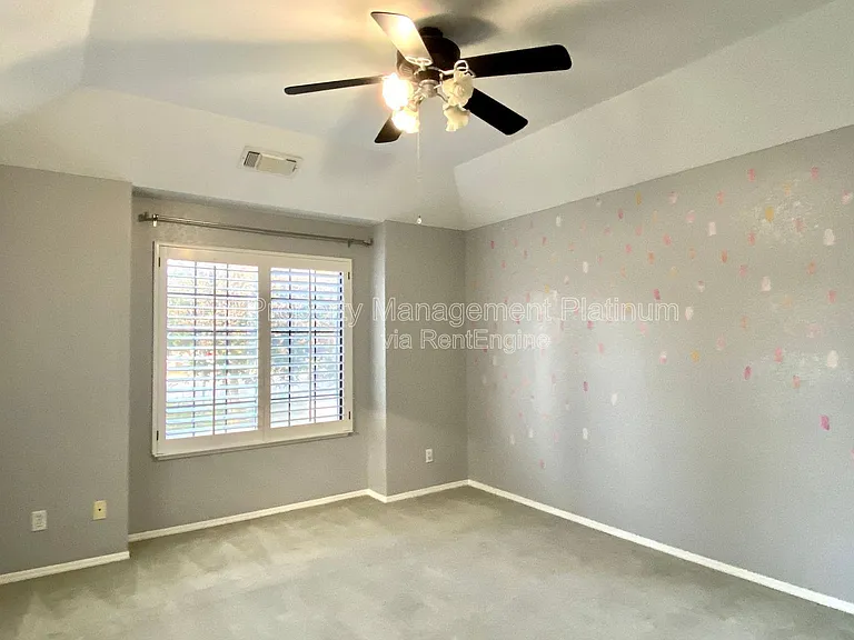 672 W Ellery Ave — Photo 4