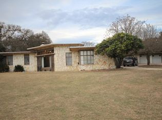 106 Royal Oaks Rd, Kerrville, TX 78028