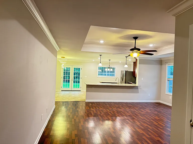 205 Laramie Cir NW — Photo 2